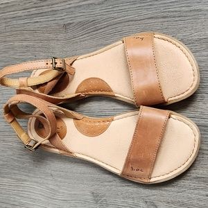 b.o.c. flat taupe leather sandals, size 8